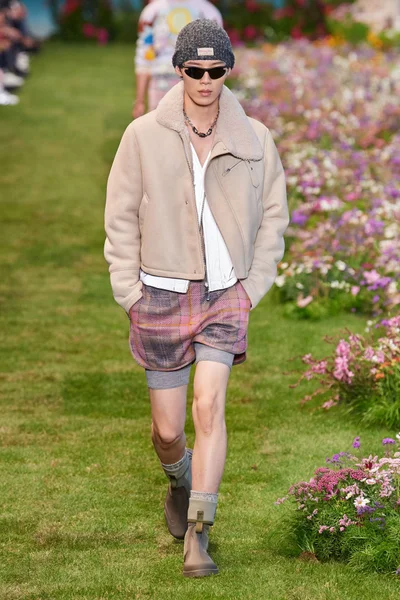 Look 28